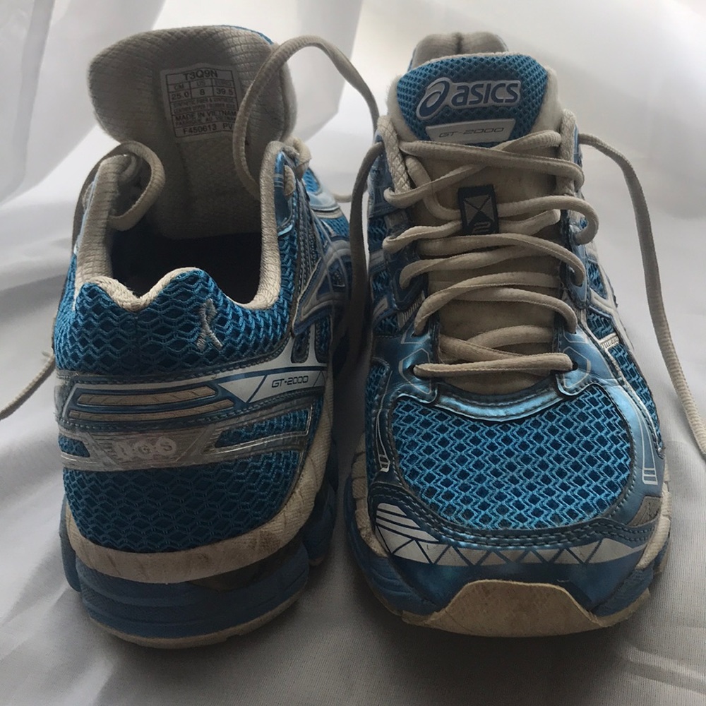 Metallic blue ASICS GT-2000 Size 8